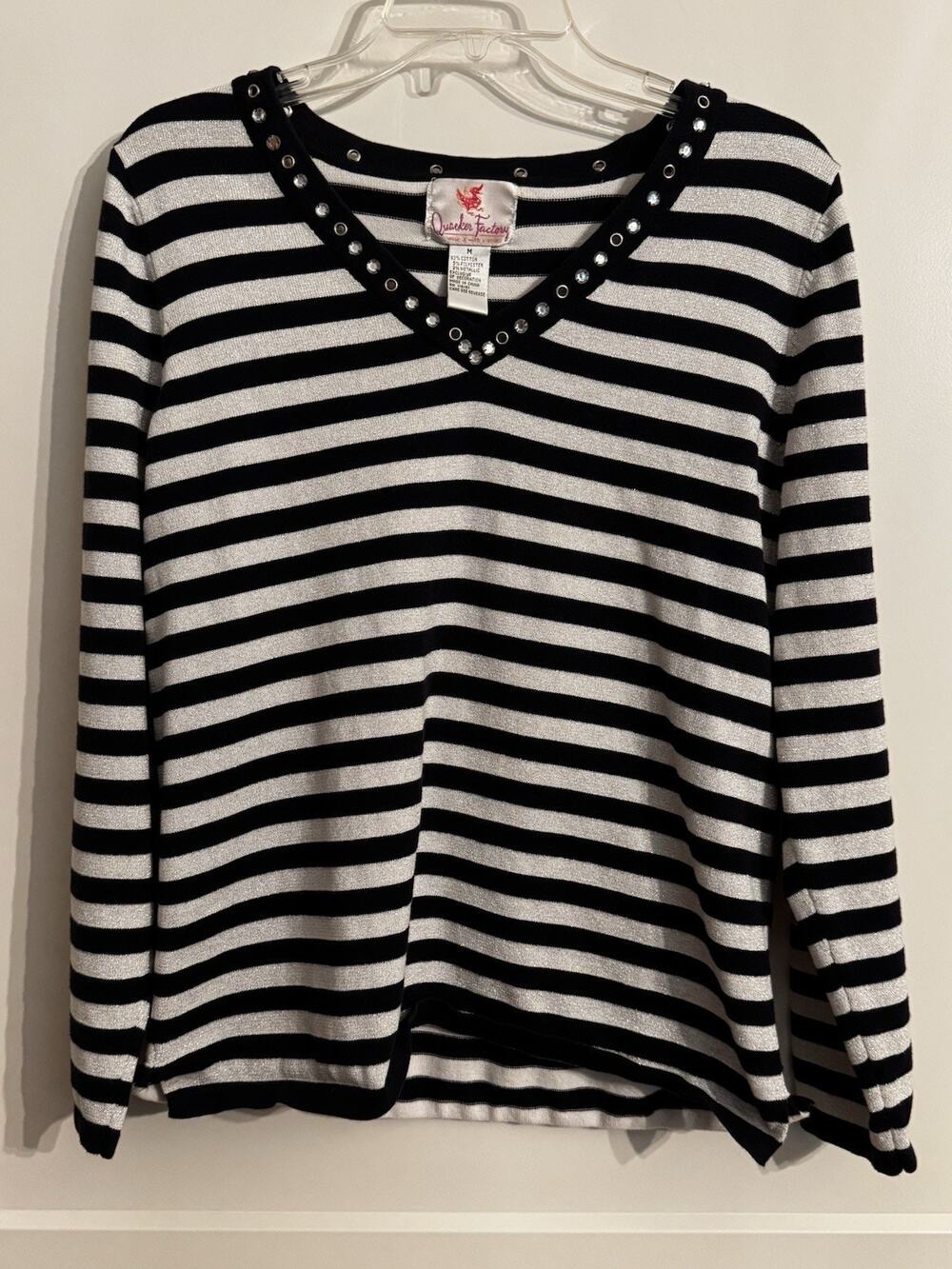 Quacker Factory Women's Sz M Black V-Neck Sweater Black White Stripe Bling